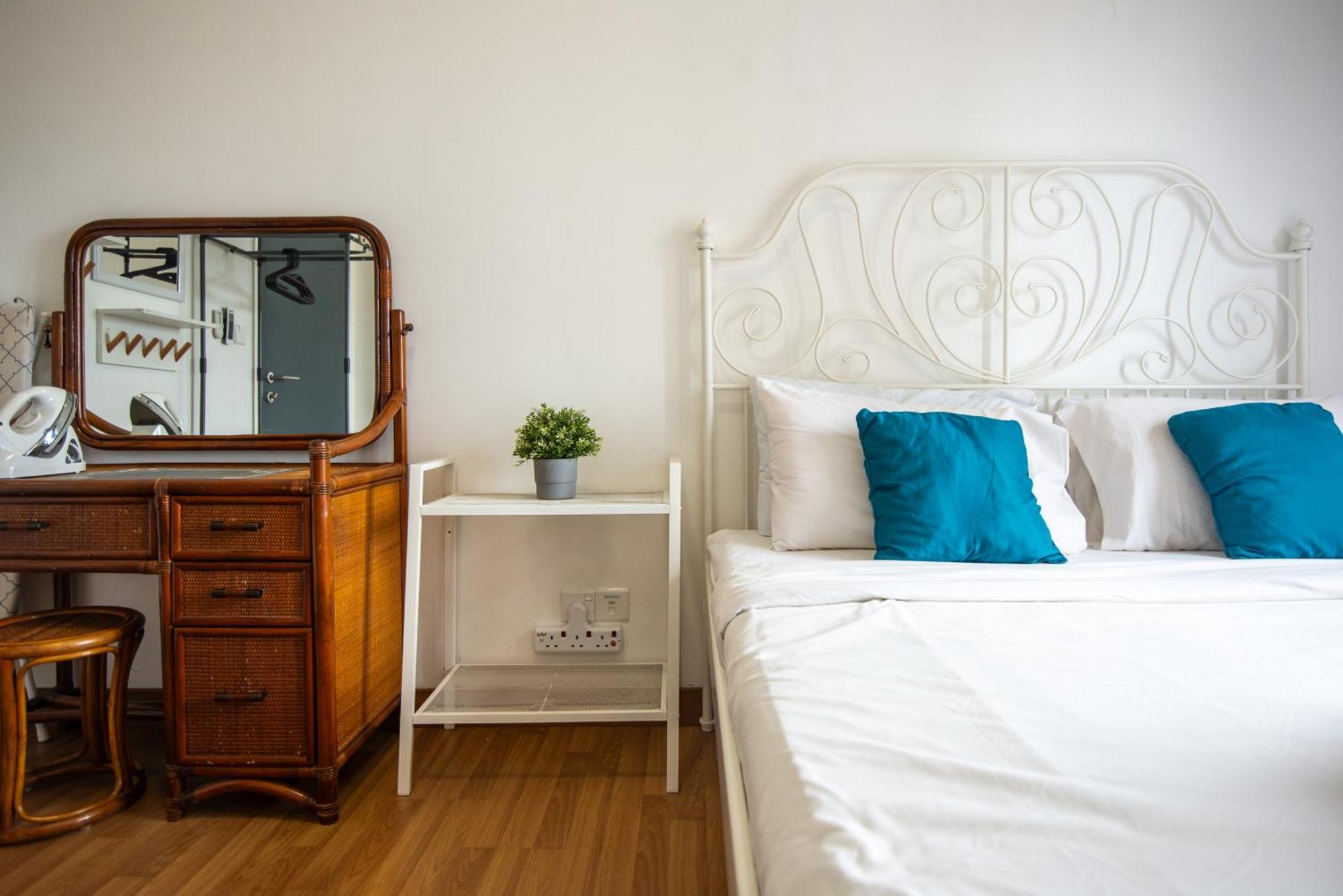 Casa Orient @ Macalister 218 ❈中路218东方之家 3Br 8Pax Apartment Джордж Таун Екстериор снимка